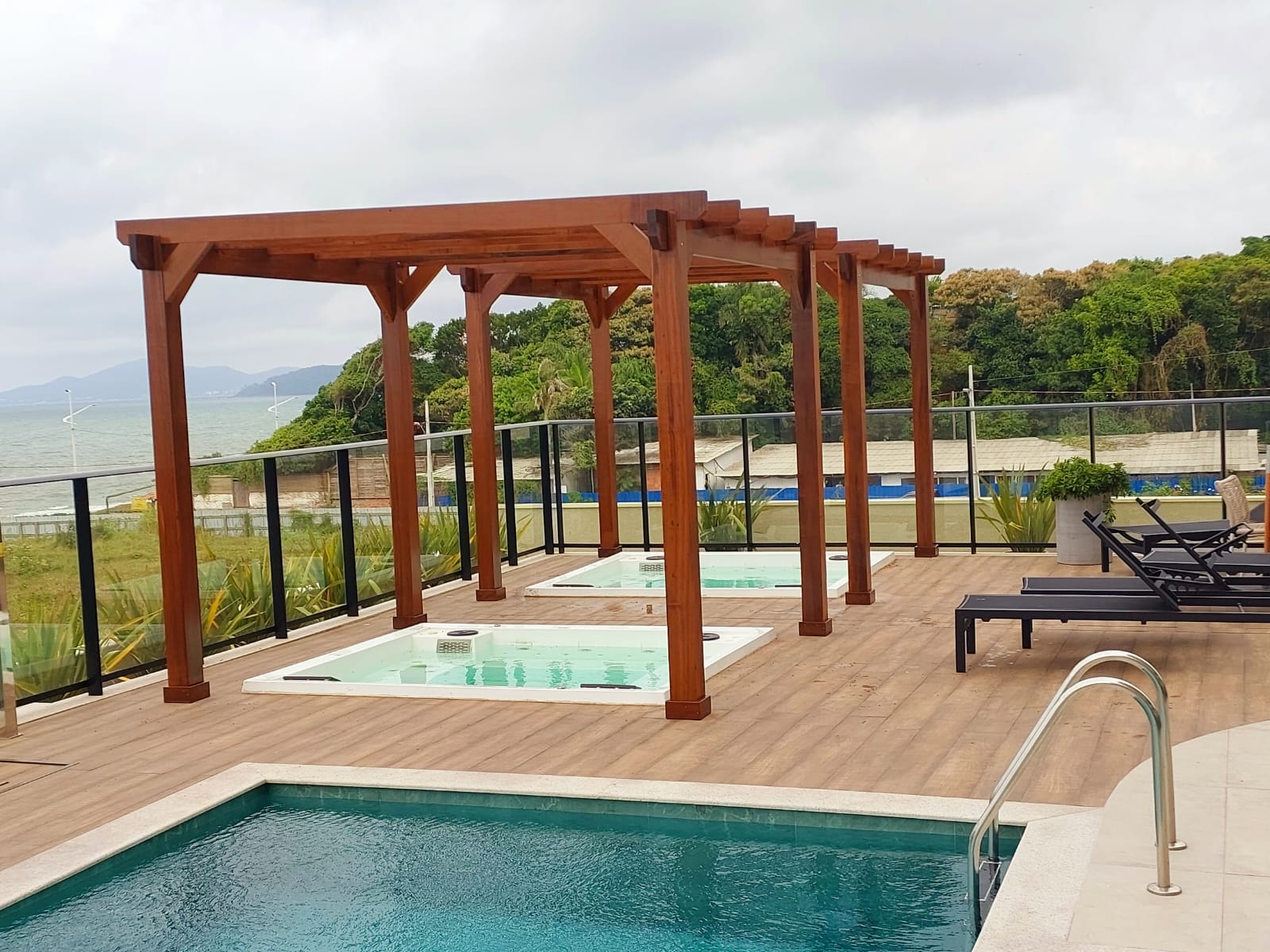 Explorando a Beleza Natural: O Novo Pergolado do Terraço Del Mare